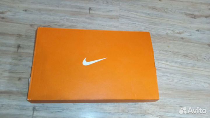 Футбольные бутсы Nike