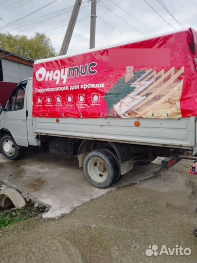 Водитель на личном автомобиле газель