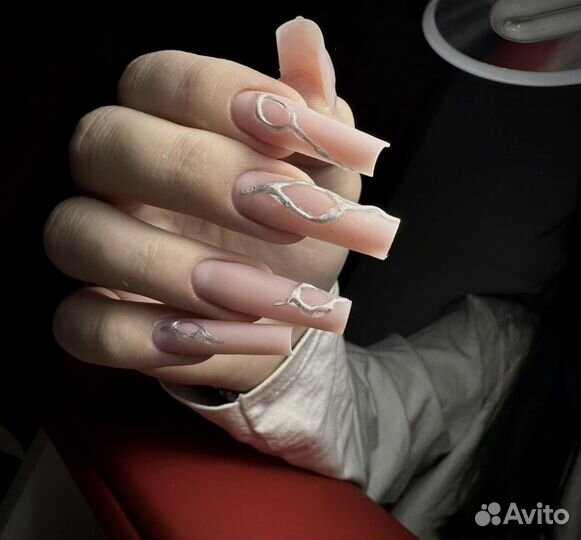 Модель на наращивание ногтей