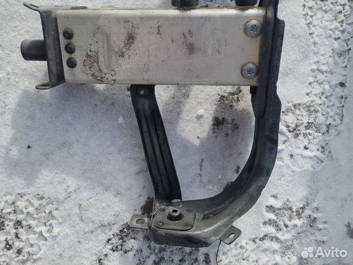 Кронштейн усилителя переднего бампера мерседес 211