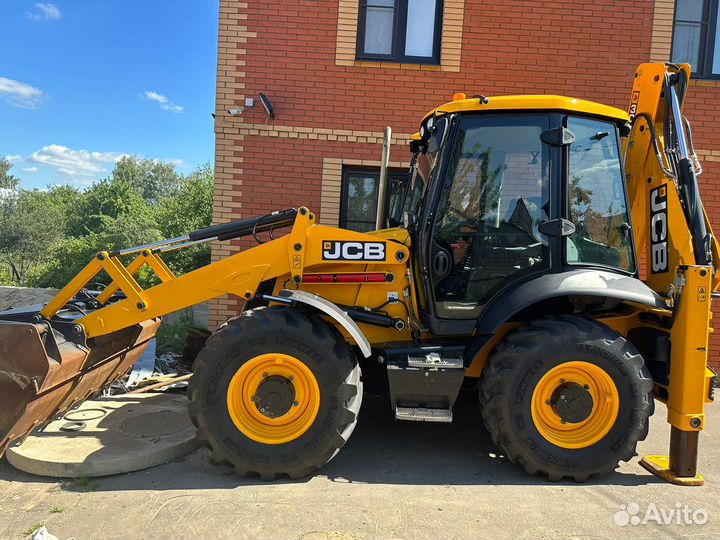 Водитель экскаватора-погрузчика на JCB 3С Super