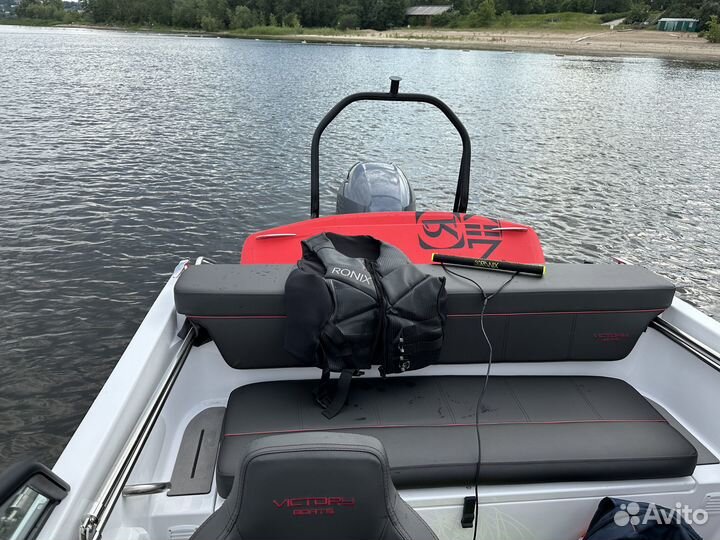 Вейкборд за катером