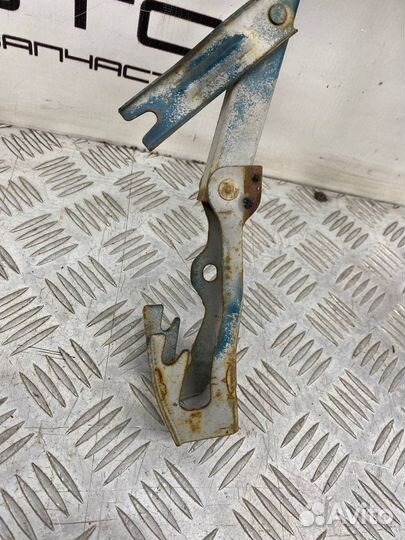 Б/У петля крышки багажника задний левый Chevrolet