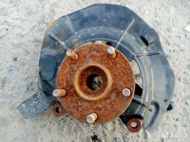 Кулак поворотный передний правый Lexus Rx350