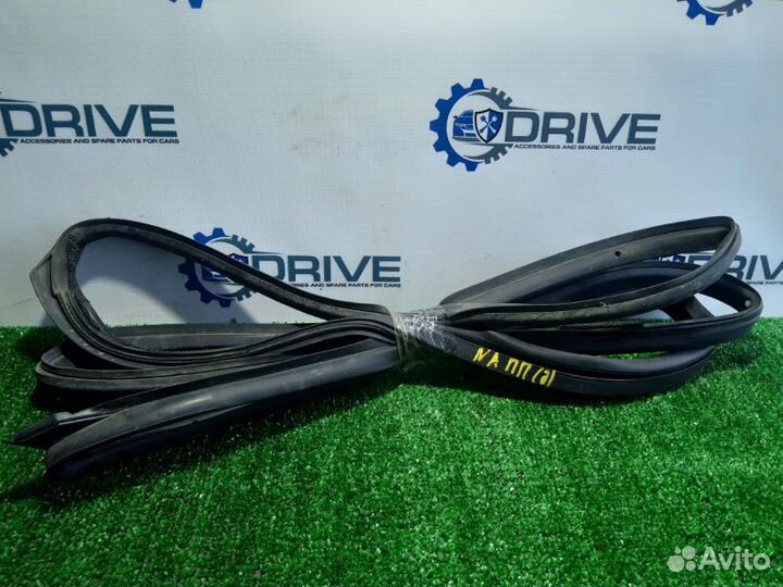 Уплотнитель двери передний правый Nissan Almera