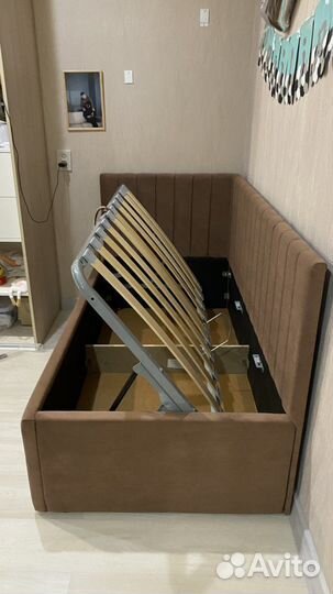 Детская кровать, диван с мягкими спинками