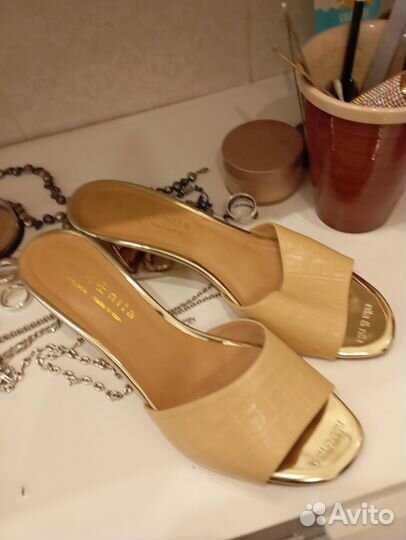 Босоножки, сабо