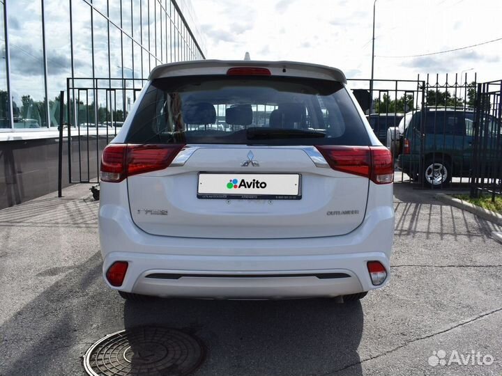 Mitsubishi Outlander 2.0 CVT, 2022, 200 км