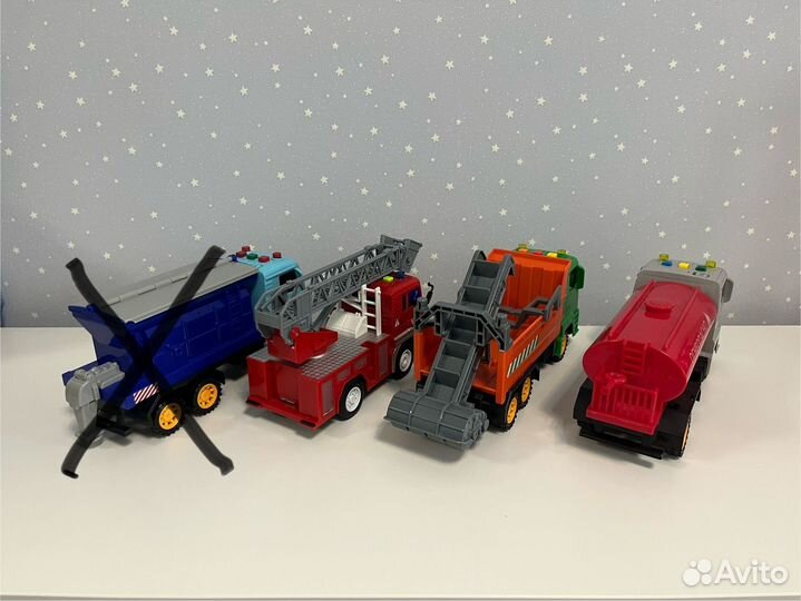 Игрушечный транспорт со звуком и светом