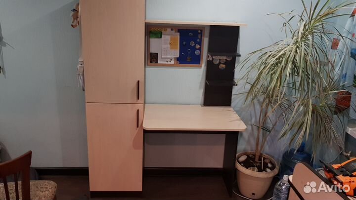 Стол школьный со шкафом