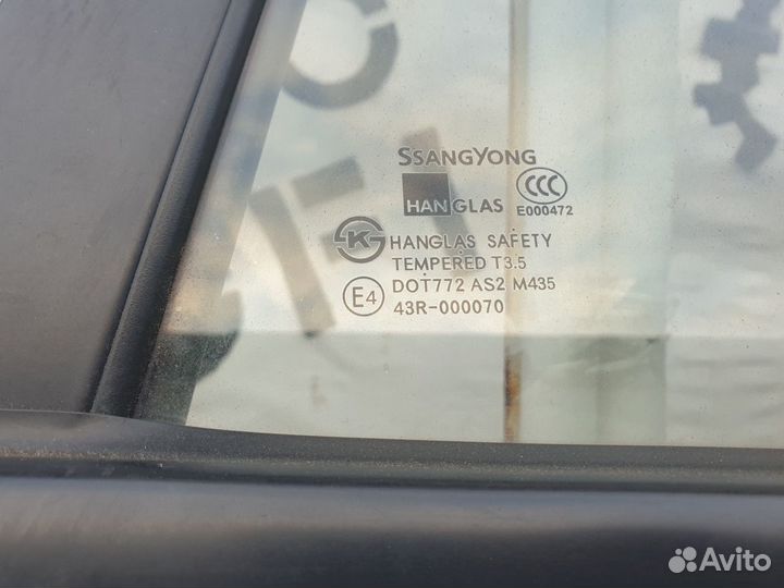 Форточка двери задняя правая Ssang Yong Kyron