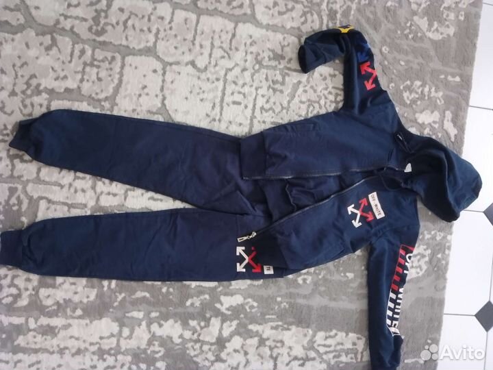 Спортивный костюм