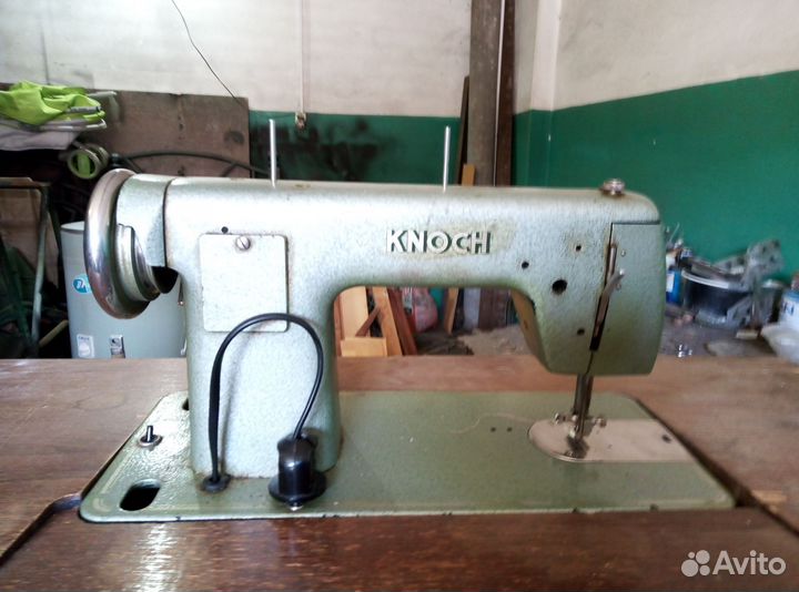 Швейная машина Kohler в тумбе