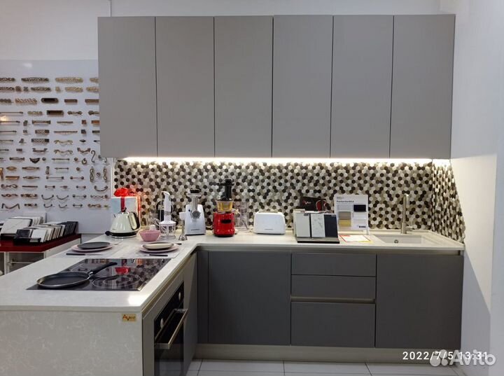 Кухонный гарнитур с витрины