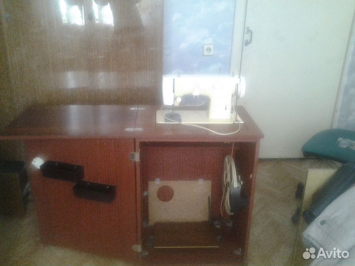 Домашняя швейная машинка 