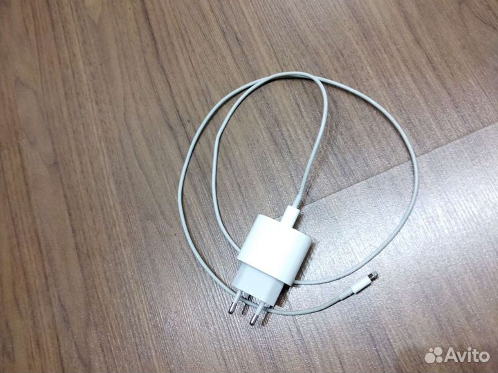 Зарядка на iPhone 20w с кабелем