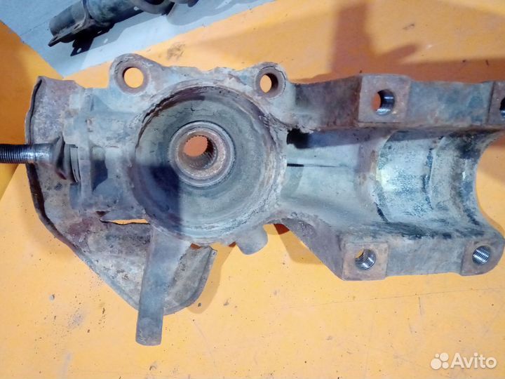 Кулак передний левый на Fiat Ducato
