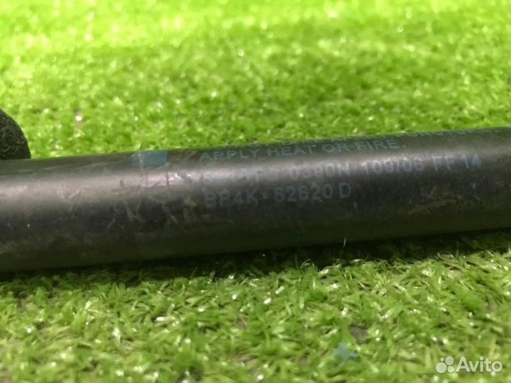 Амортизатор крышки багажника правый Mazda 3 BK (20