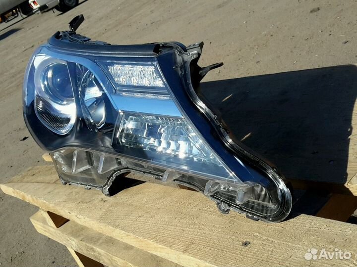 Фара правая Тойота Рав 4 рав4 Rav 4 ксенон