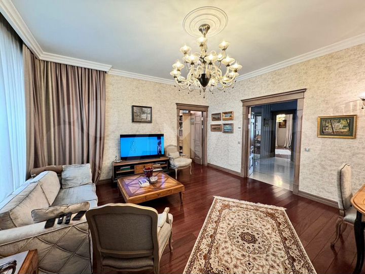 3-к. квартира, 130 м², 4/8 эт.