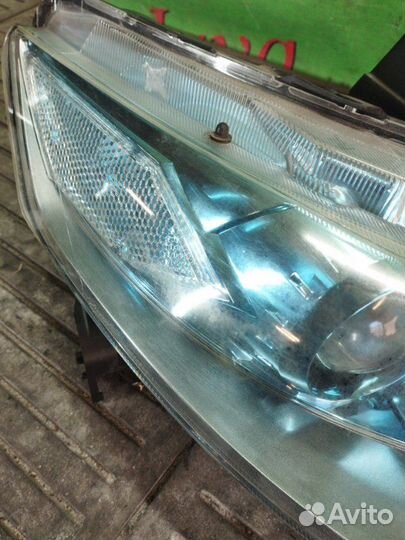 Фара передняя правая Honda Insight ZE2 LDA 2011