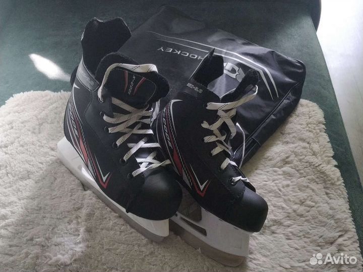 Коньки хоккейные 35р