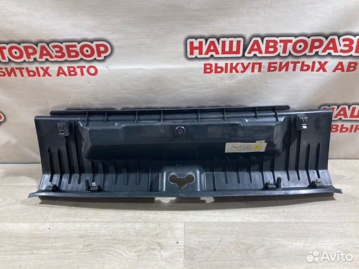 Накладка замка багажника Volkswagen Polo 2010