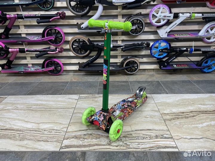 Самокат трехколесный