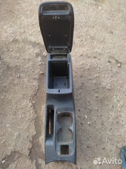 Подлокотник Mitsubishi Lancer 9 4G18 2007