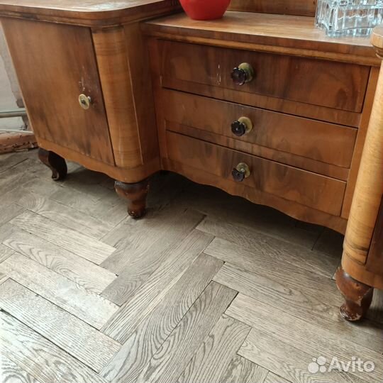 Трюмо и пуф