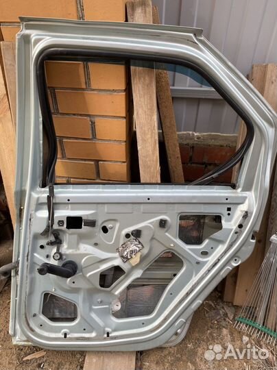 Дверь задняя правая renault logan 1