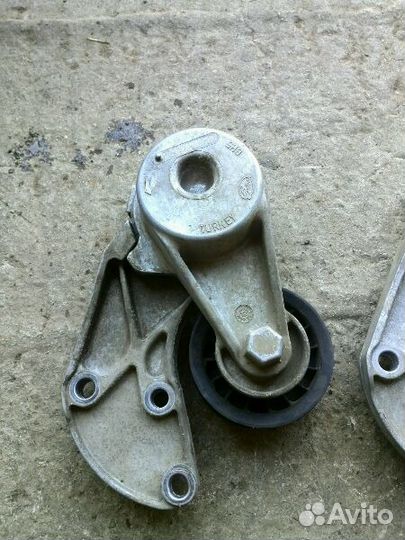 Кронштейн натяжителя ремня на VW Toureg