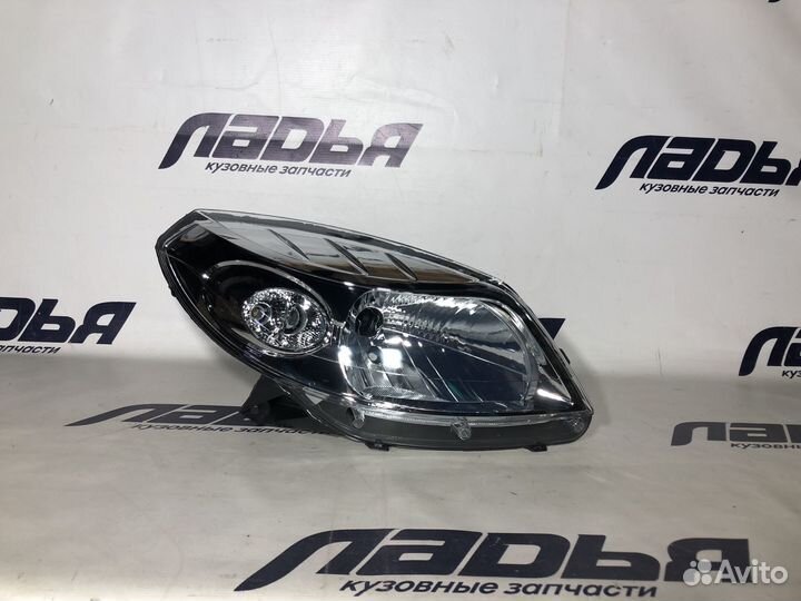 Фара Renault Sandero (2009-2014) правая черная