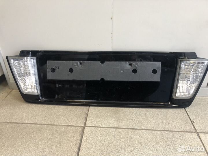 Декоративная накладка задней двери lexus 450D/570