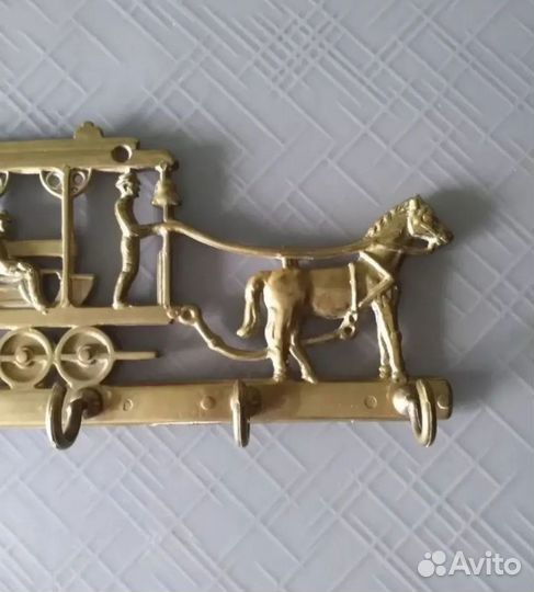 Вешалка ключница латунь Европа