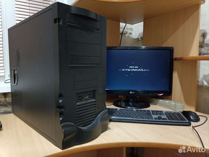 Системный блок + монитор