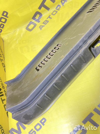 Накладка замка багажника Nissan Note E11