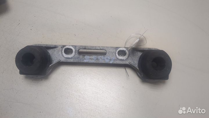 Кронштейн глушителя Cadillac XT4, 2019