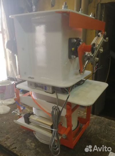 Весовой дозатор муки песка семян