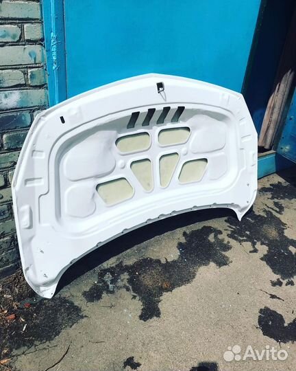 Капот с жабрами Opel Astra J