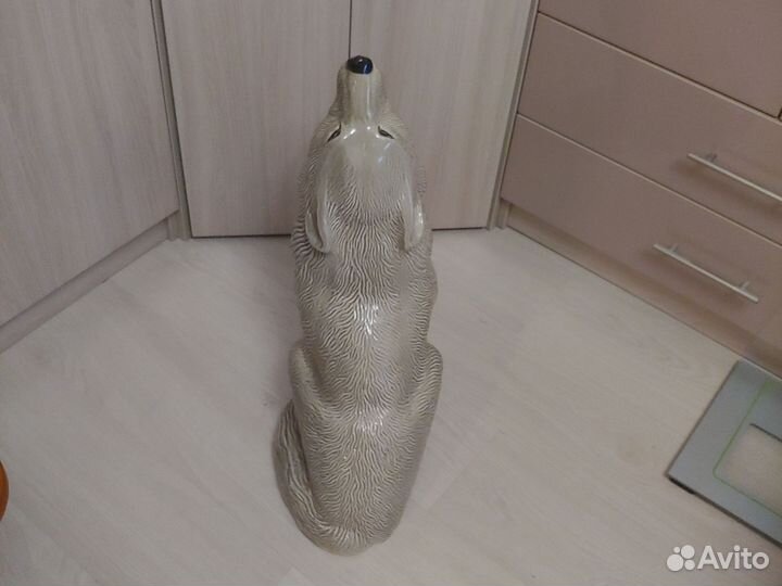 Статуэтка волк