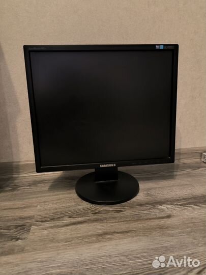 Монитор Samsung SyngMaster 943N 1280x1024
