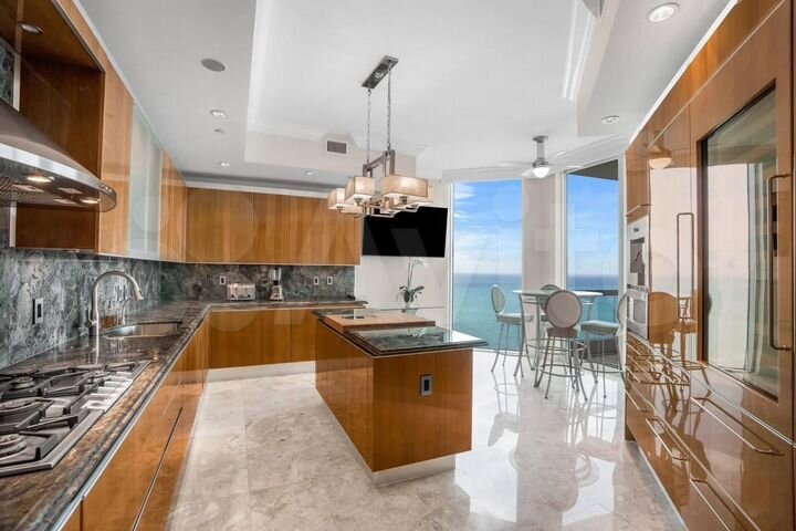 3-к. квартира, 115 м², 15/25 эт.