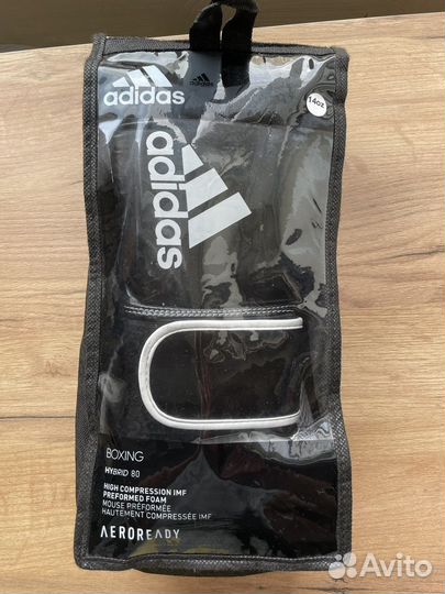 Боксерские перчатки adidas