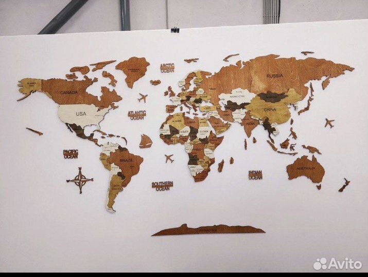 Карта мира из дерева с подсветкой