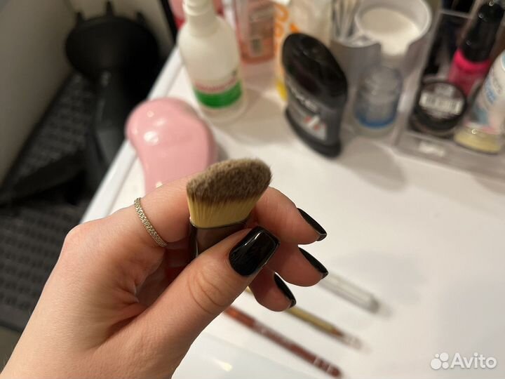 Кисть для нанесения тональной основы