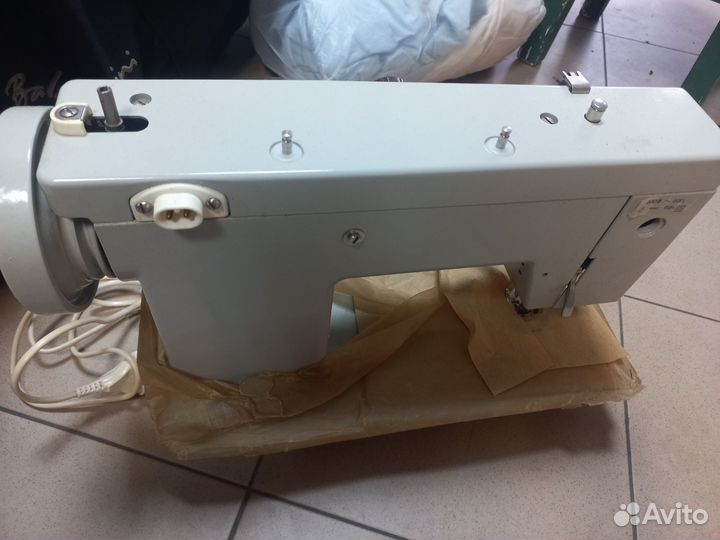 Швейная машина Чайка 143