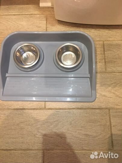 Лоток под миски с едой