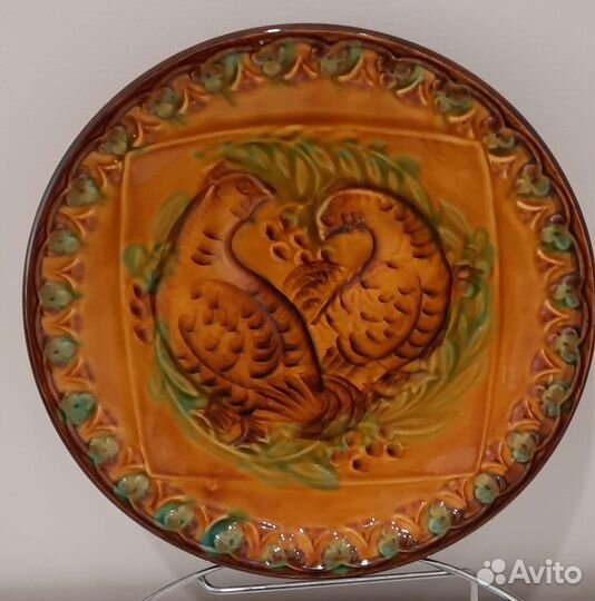 Тарелка настенная майолика зик конаково тетерев