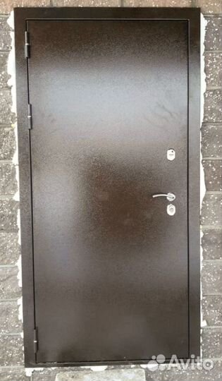 Входная Дверь в квартирку с установкой
